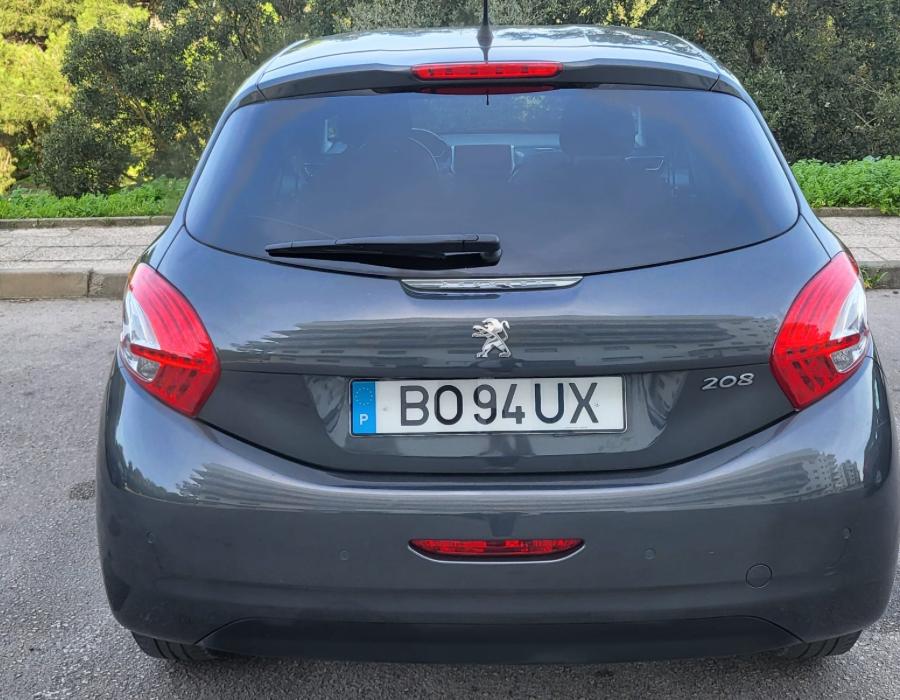 PEUGEOT 208